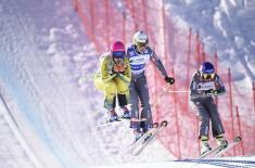 alizee-baron-et-marielle-berger-sabbatel-sur-le-podium-photo-zoom-1516478671.jpg