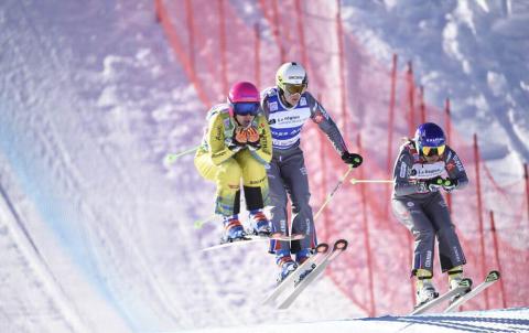 alizee-baron-et-marielle-berger-sabbatel-sur-le-podium-photo-zoom-1516478671.jpg
